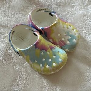 TODDLER TYE DYE CROCS